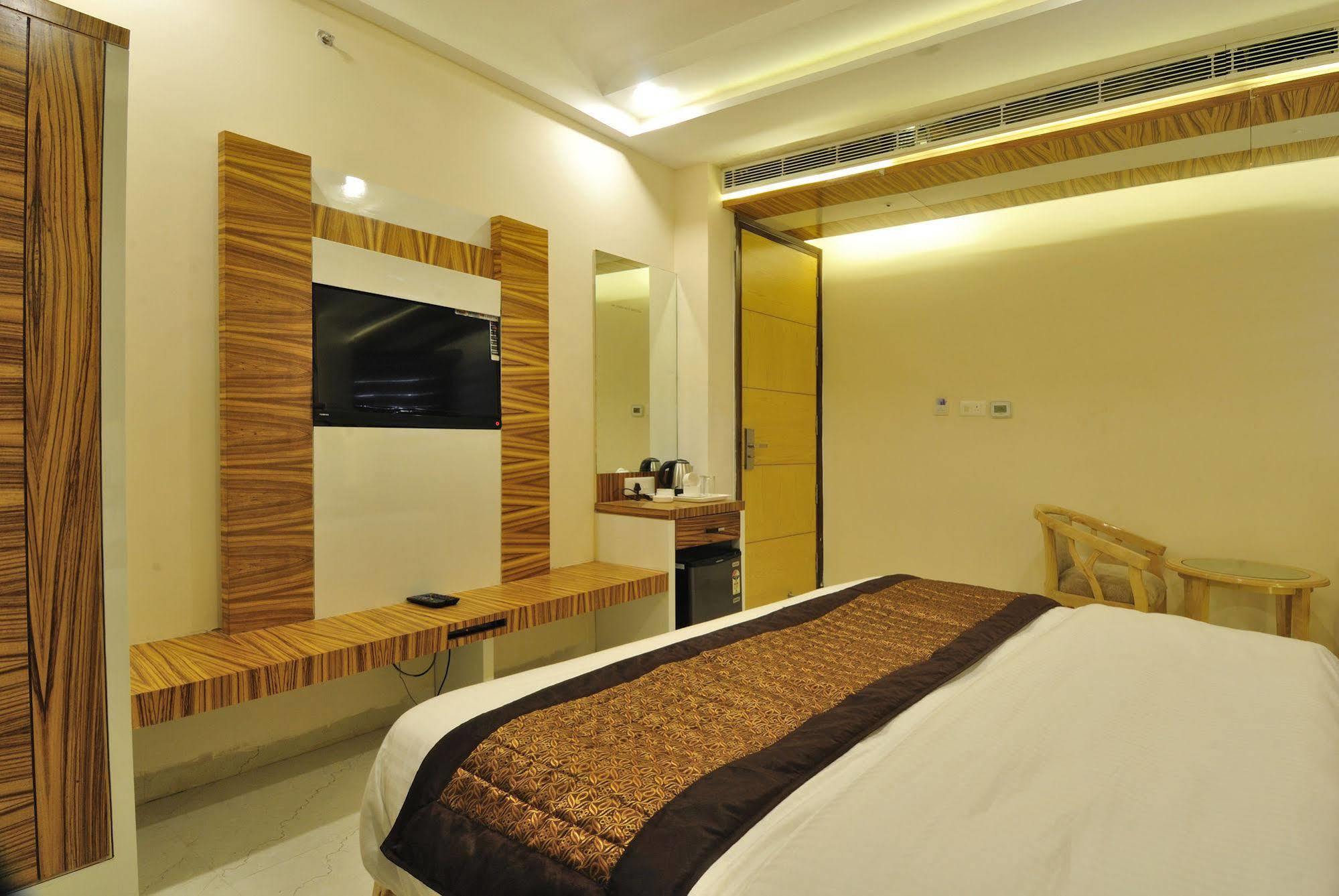 מלון ניו דלהי Aman Continental - 2Mins From Railway Station And 5 Mins From Metro מראה חיצוני תמונה